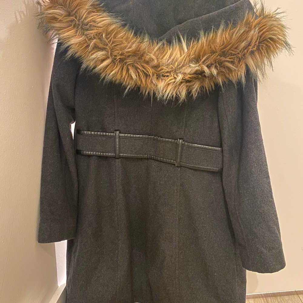 Chic Gray Coat with Faux Fur Trim - Picture 2 of 7